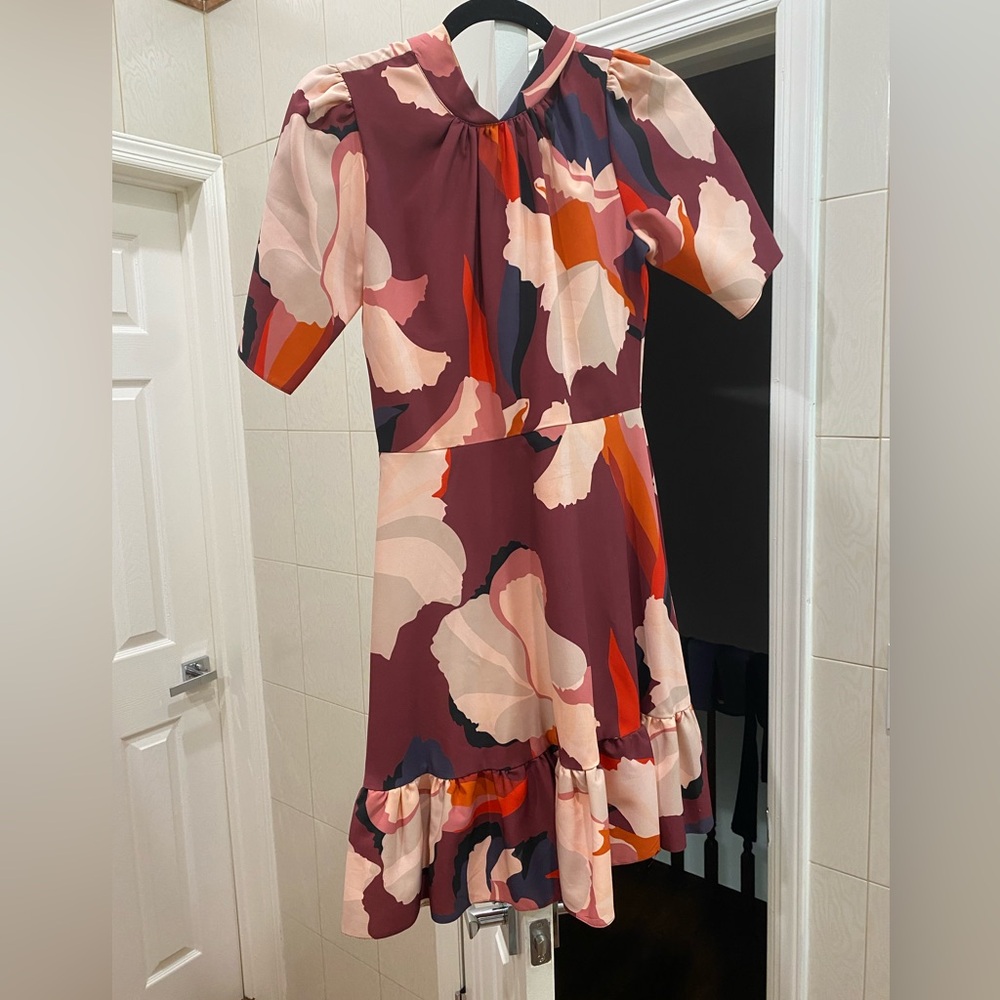 Beautiful floral satin short dress size 4